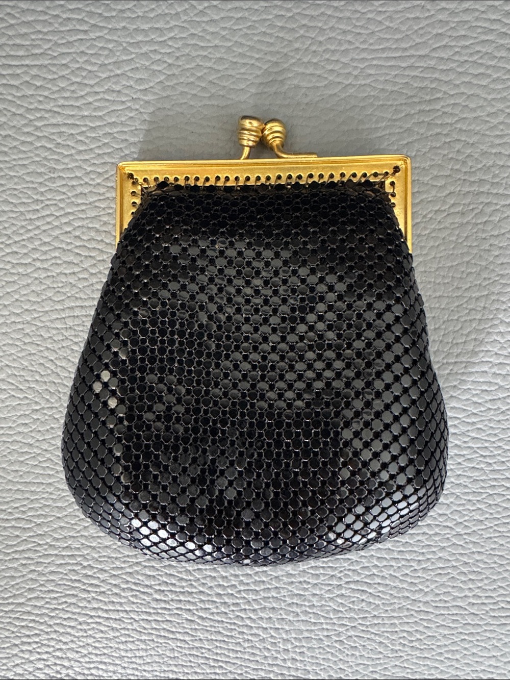WHITING & DAVIS BLACK & GOLD MINI MESH BAG PURSE CHANGE WALLET SHOULDER STRAP - Picture 2 of 10